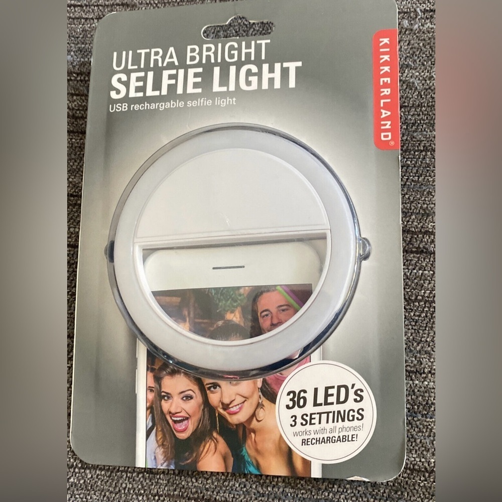 Kikkerland Ultra Bright Selfie Light - USB Rechargeable. New in Package